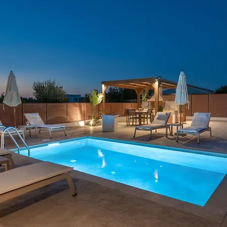 Kallithea, Family With 2 Bedrooms & Private Pool Willa